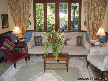 Markham House Hotel Sooke Ruang foto